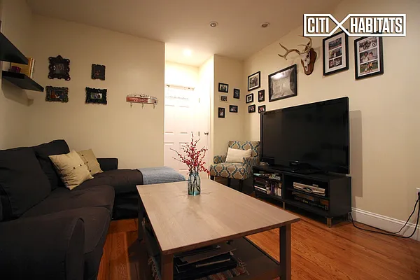 Rented by Citi Habitats | media 22