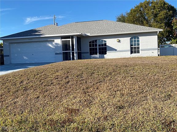 3rd image of 1309 SW 14th Ter