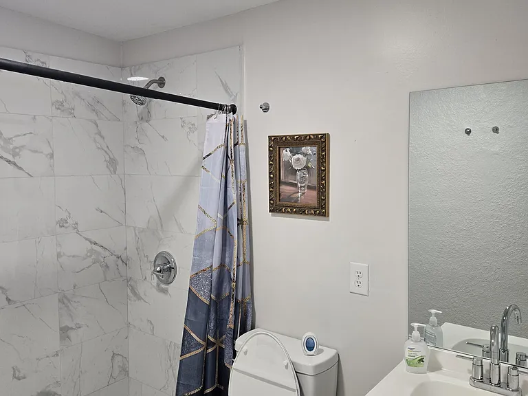 E Cypress St — Photo 8