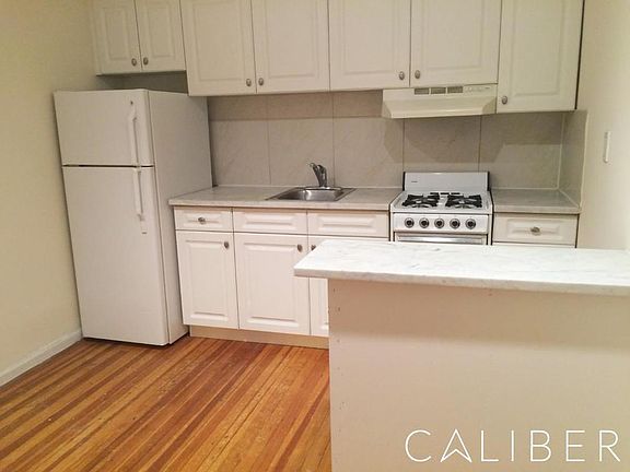 5th image of 247 E 50th St APT 3