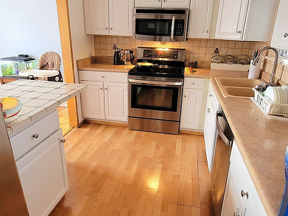 4th image of 2620 S Vaughn Way APT A