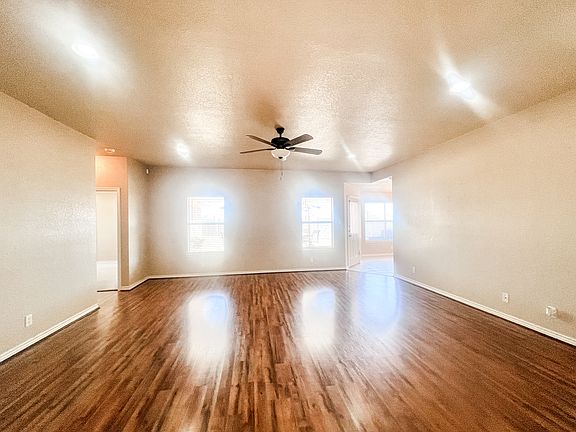 3rd image of 9500 Diana Dr