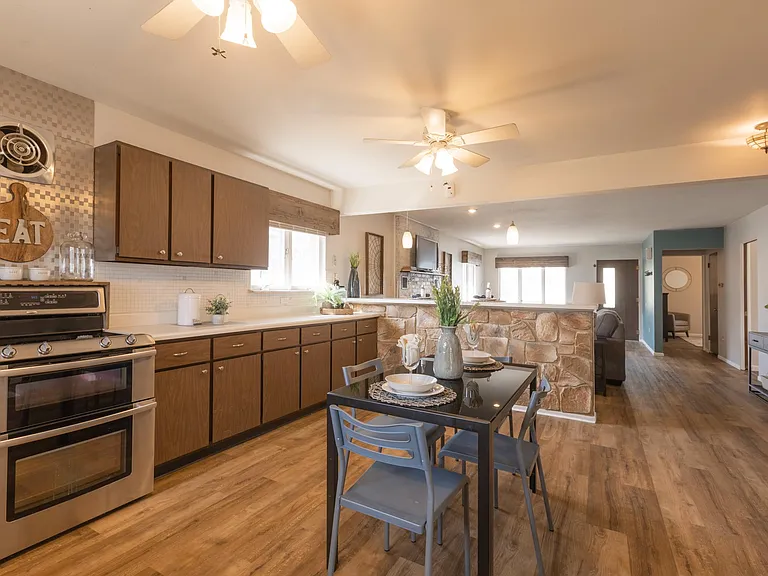 356 W Loretta Ave — Photo 9