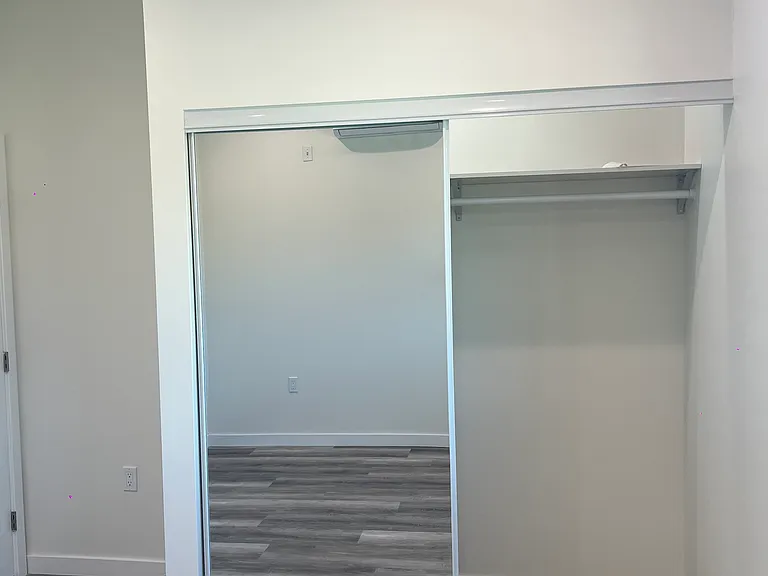11616 Hamlin St — Photo 38