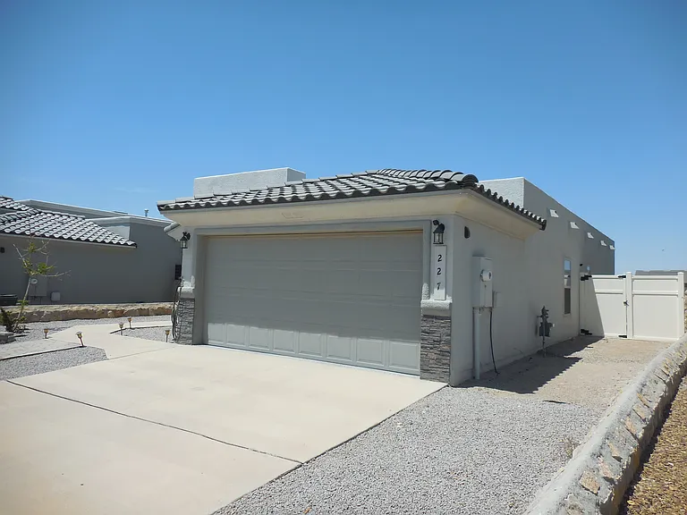 227 Ellesmere Way — Photo 3