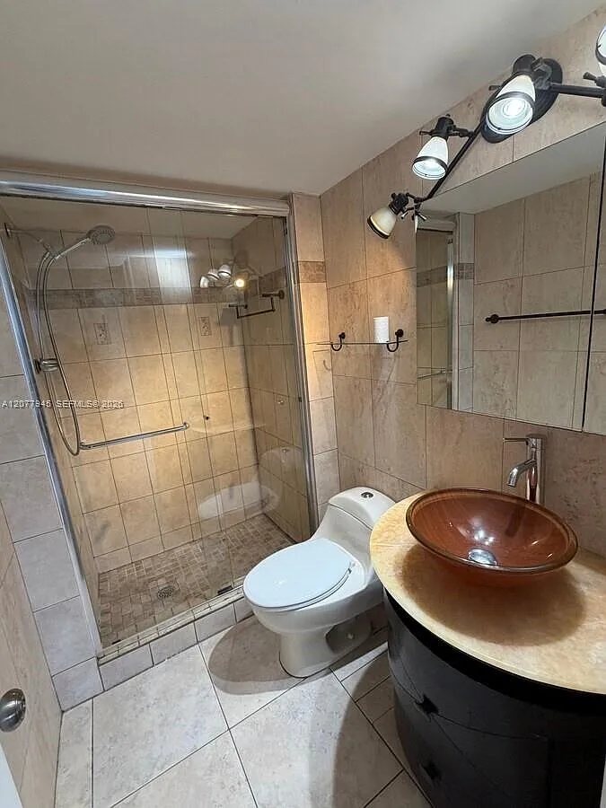 Admirals Port Condo West — Photo 3