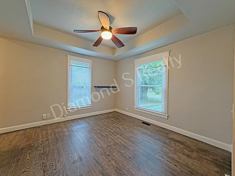 916 N Pickwick Ave — Photo 10