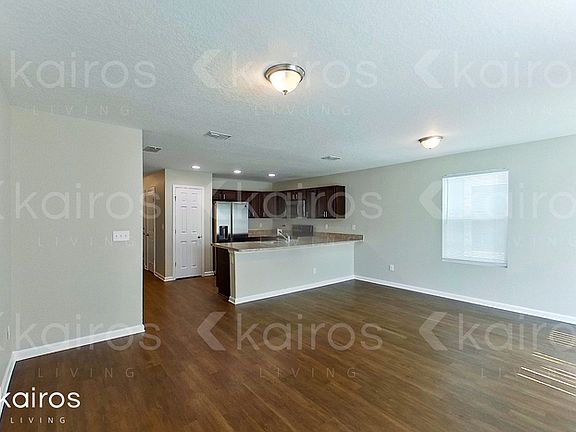 4th image of 1331 Mull St