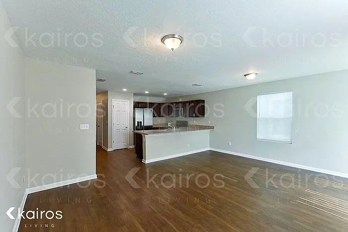 1331 Mull St — Photo 4