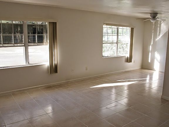 3rd image of 926 E Fort King St