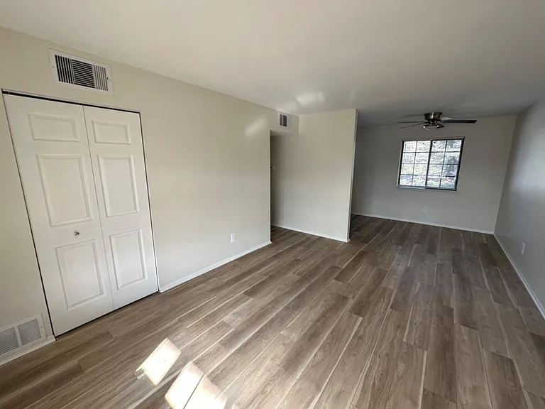 102 N Washington Ave — Photo 17
