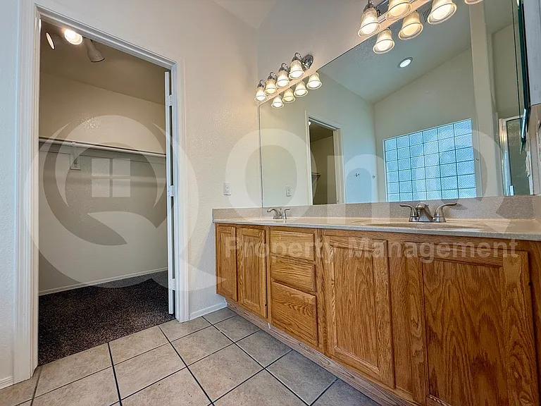6321 E Roland St — Photo 19