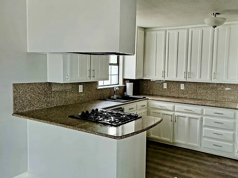 4400 Hodgkins Rd — Photo 10
