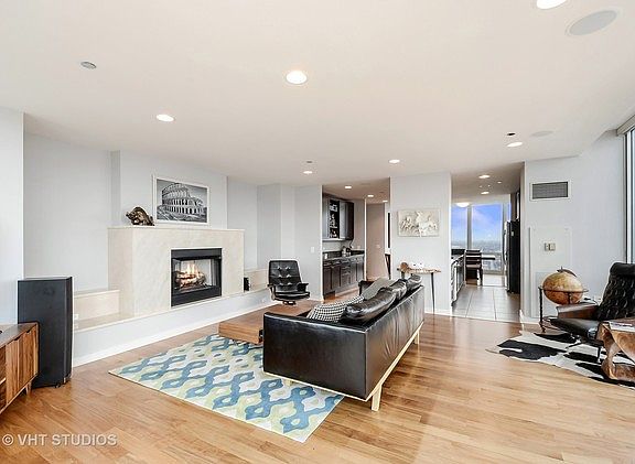 4th image of 737 W Washington Blvd APT 2801