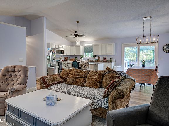 5th image of 4105 Bradford Ln