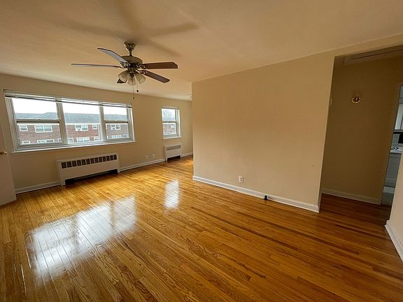 2nd image of 15440 71st Ave #35A