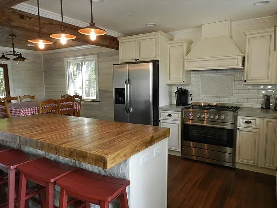 2nd image of 146 Bonnie Ct