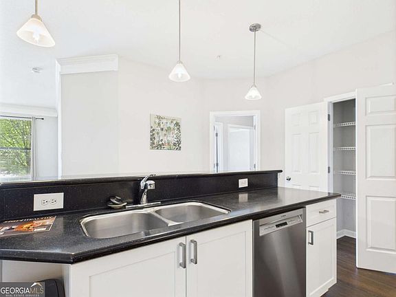 5th image of 400 17th St NW Unit 2027