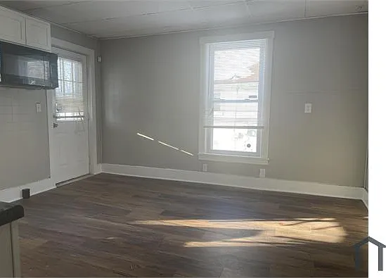 5 bed, 1749 sqft, $2,400 — Photo 4