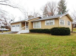 1209 Elmwood Dr, Willow Springs, MO 65793