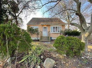 10 Bonny Dr, Mastic, NY 11950