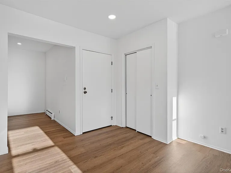 12 Scotchtown Ave — Photo 4