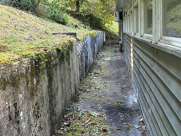 5th image of 1216 Jug Hollow Rd