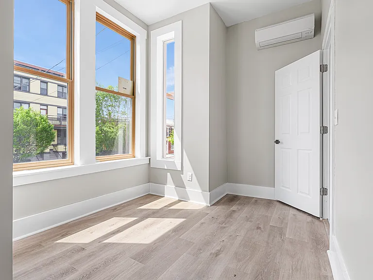 813 Washington Ave #1 — Photo 16