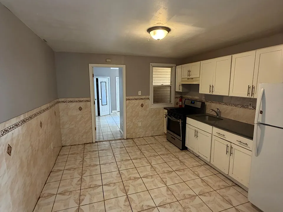 10 1/2 Fairmount Ave #1