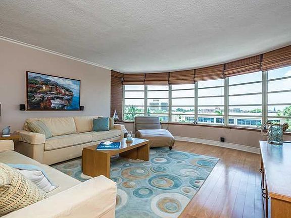 5th image of 3051 NE 48th St APT 406