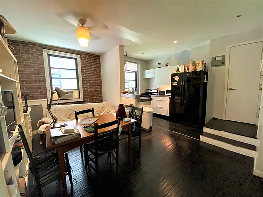 Rented by Kavax Real Estate | media 12