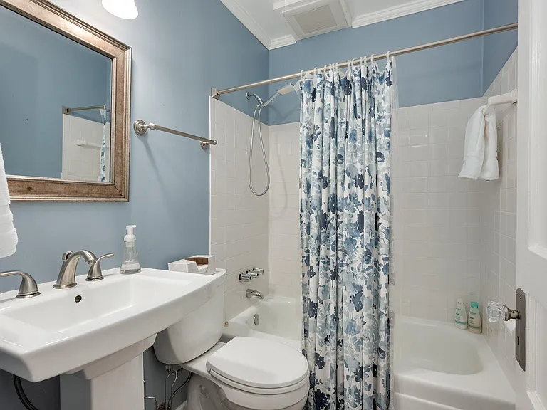 1114 Woodvale Dr — Photo 11