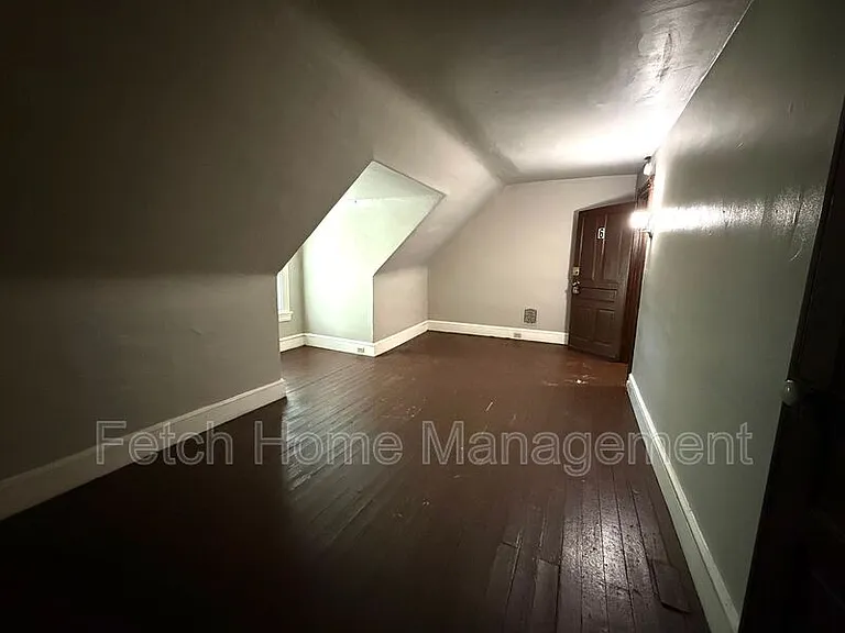 722 E King St #6 — Photo 10
