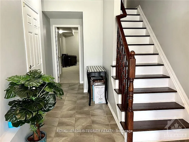 140 Battersea Cres — Photo 2