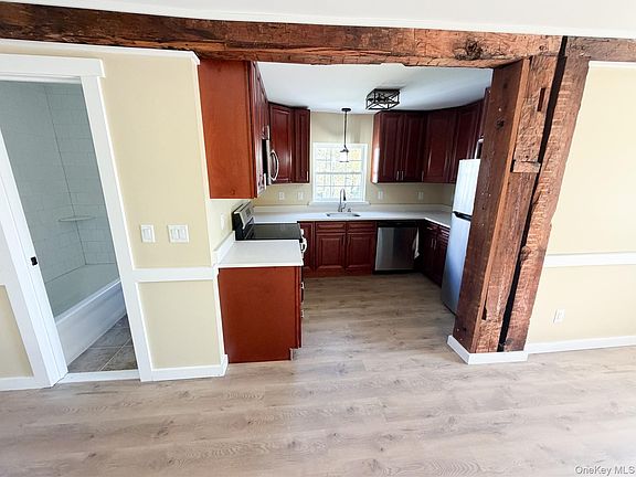 5th image of 162 Rockland Road