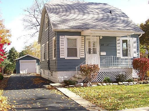 1st image of 107 N Ahrens Ave