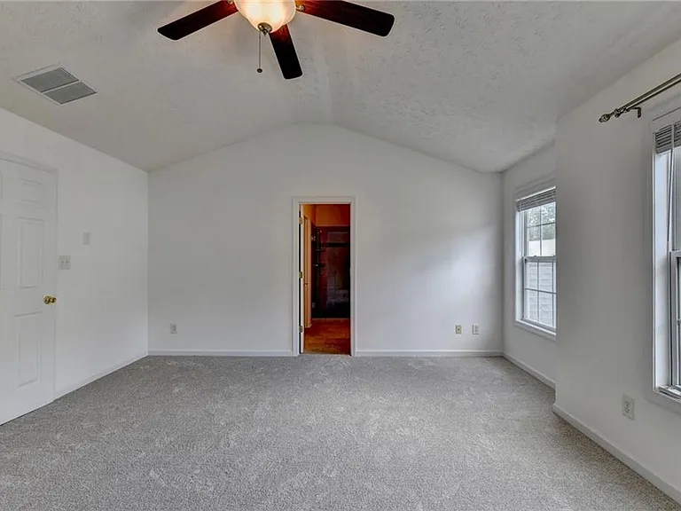 3067 Kentmere Dr — Photo 31