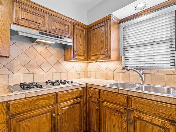 2nd image of 710 Greenleaf Dr