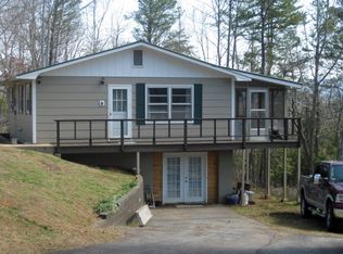 121 Panorama Rdg, Franklin, NC 28734