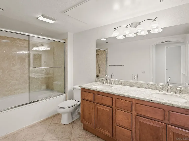 301 W G St #307 — Photo 33