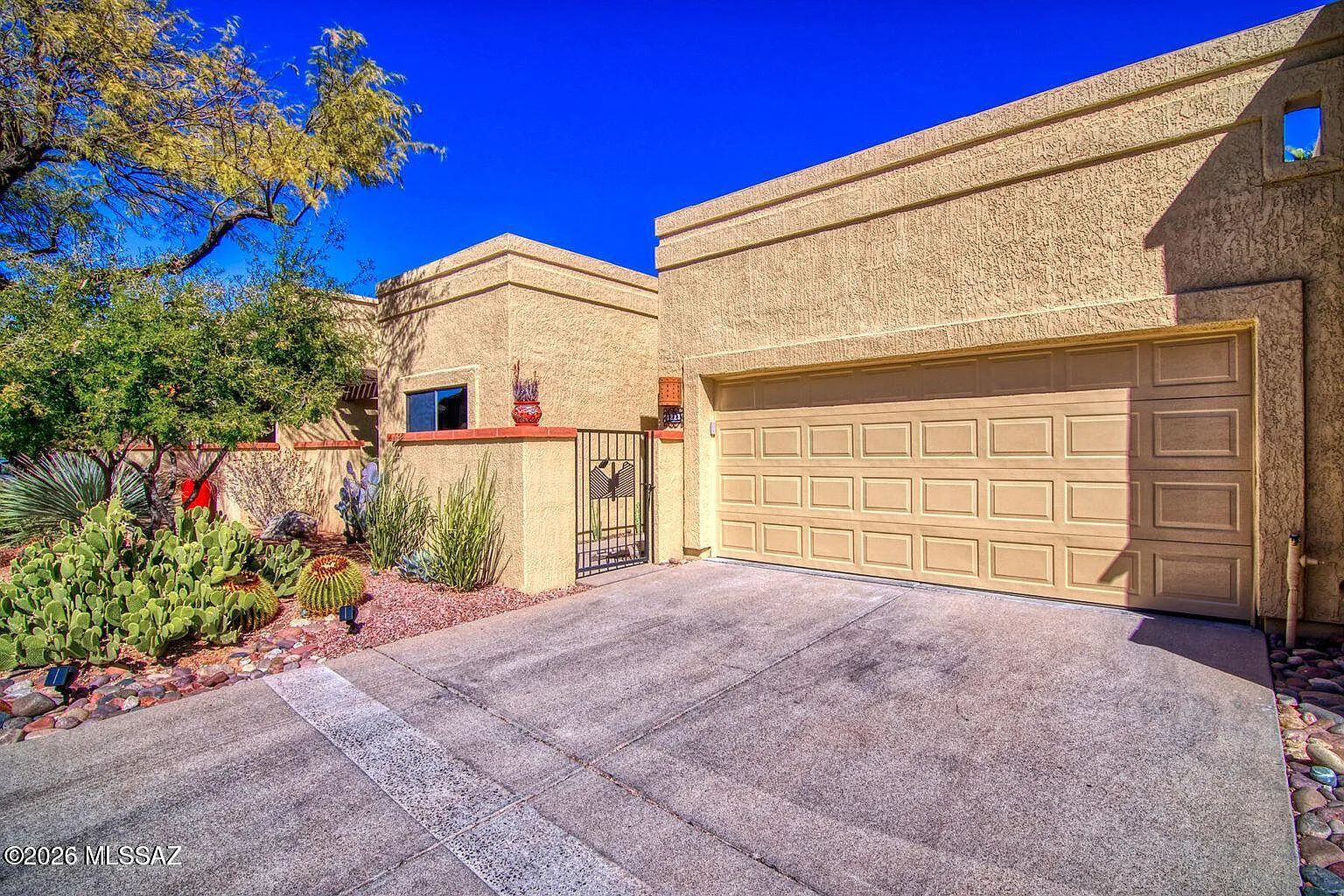 2 bed, 2.0 bath, 1453 sqft, $3,300 — Photo 2