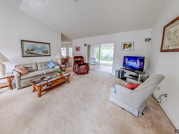 3rd image of 8 Pacific Dr