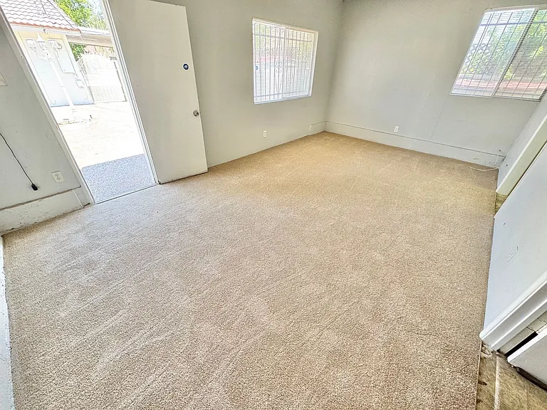 2913 Colanthe Ave — Photo 35
