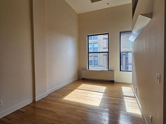 4th image of 70 Bank St Unit 4A