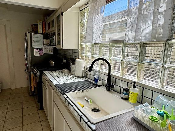 3rd image of 3327 Thorn St