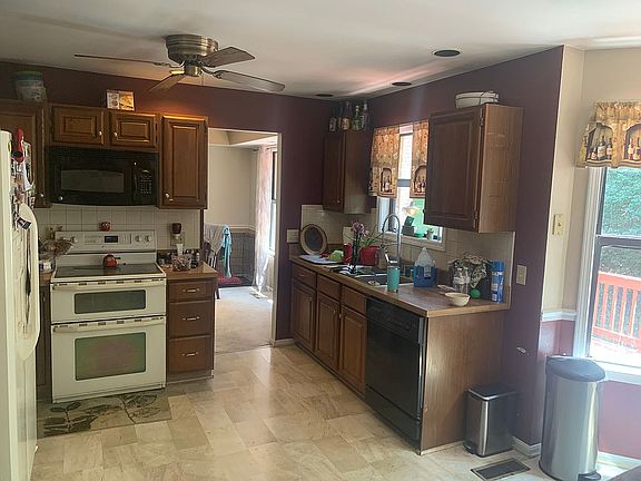5th image of 118 Wessex Pl