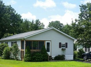 926 Lakeview Dr, Green Lane, PA 18054