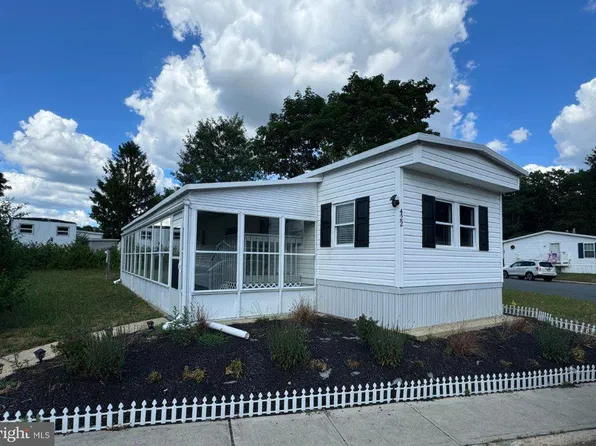 422 4th St, Jackson, NJ 08527