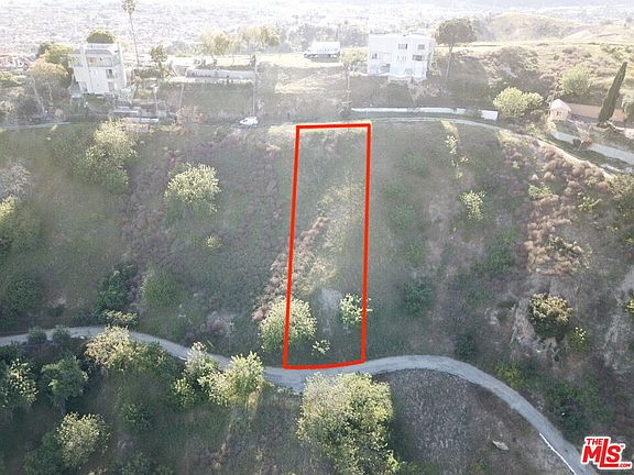4th image of 2625 Forest Park Dr