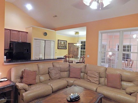 2nd image of 1501 Huxley Dr